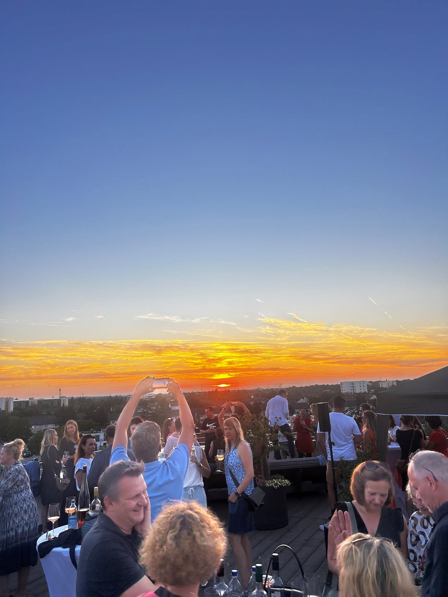 wein & beats - MENZINGA ROOFTOP HOUSE PARTY - summer edition - early bird Tickets jetzt sichern
