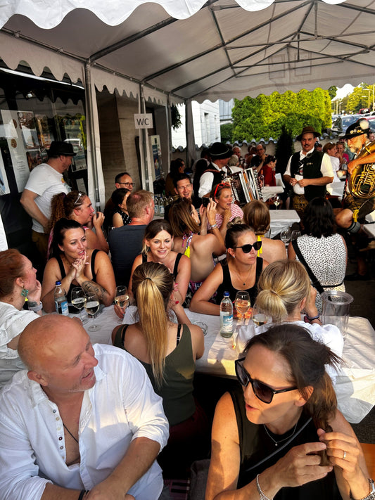 MENZINGER STRASSENWEINFEST - JÄHRLICHES JUBILÄUMSFEST